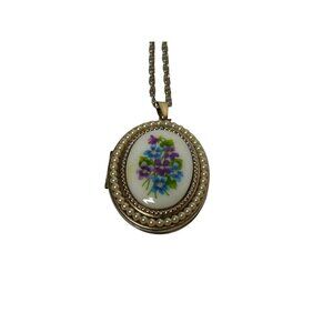 Vintage Avon Floral & Pearl Locket Necklace Cameo Violets Gold Tone Oval Pendant